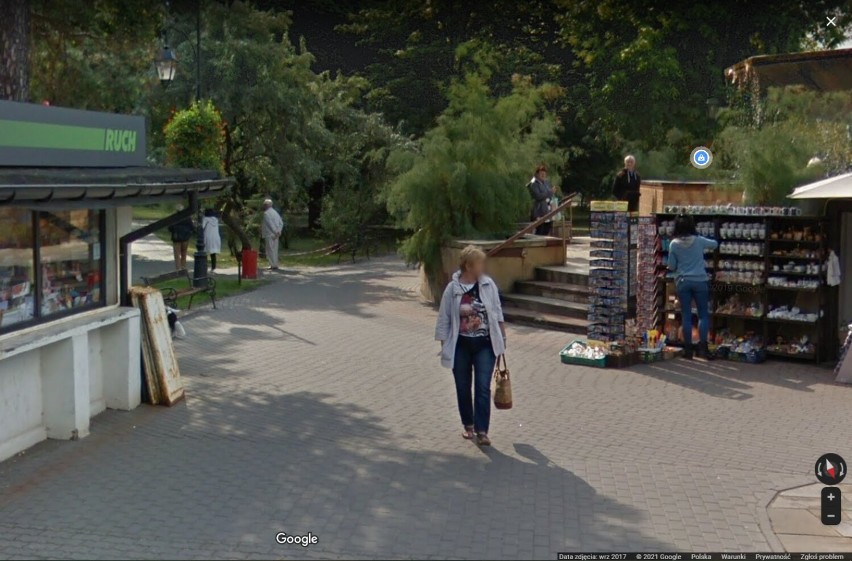 Mieszkańcy Ciechocinka przyłapani przez kamery Google Street View. Sprawdźcie, czy jesteście na zdjęciach!