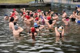 Morsowali dla WOŚP! 50 uczestników zanurzyło się w wodzie Jeziora Durowskiego w Wągrowcu!