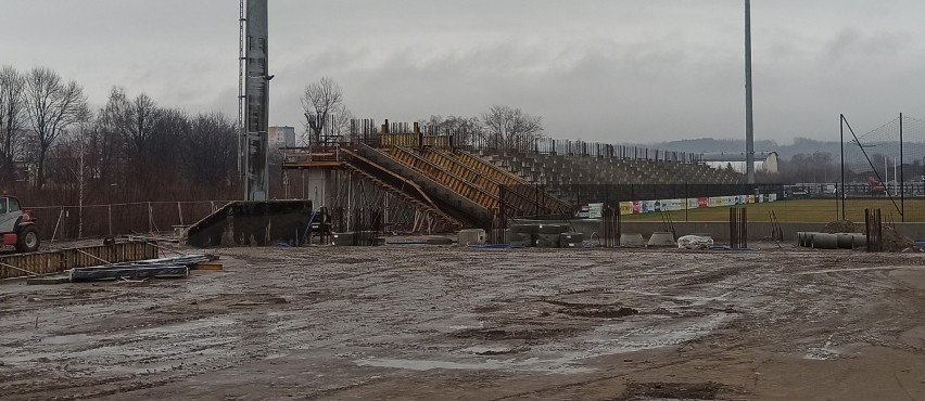 Stadion Sandecji Nowy Sącz coraz większy [ZDJĘCIA]