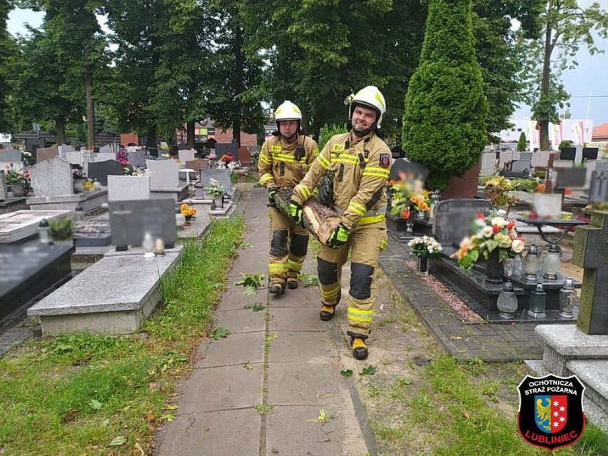 Wichura zniszczyła nagrobki na cmentarzu w Lublińcu. Pod Kłobuckiem zrywała dachy 