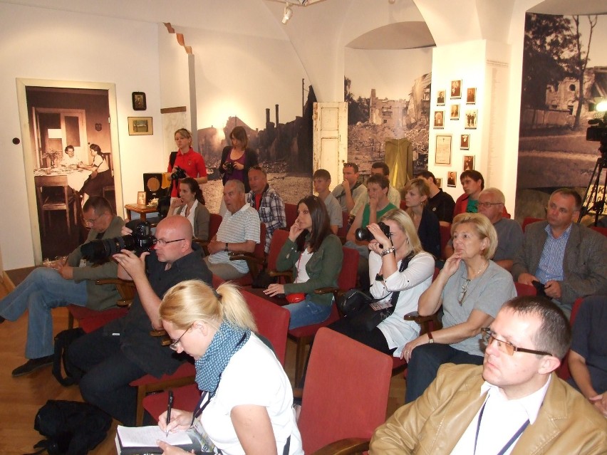 Wieluń: Autorzy Teatru Historii spotkali się z mieszkańcami [zdjęcia]
