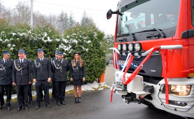 Strażaków w Osieku bardzo ucieszył nowy nabytek, bo do tej pory jeździli do akcji pojazdem już o ponad 30-letniej historii