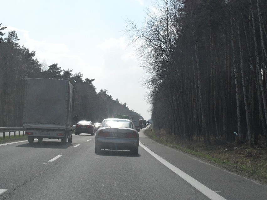 TIR zablokował pasDK1 w stronę Katowic w Kobiórze. Korki miały 4 km