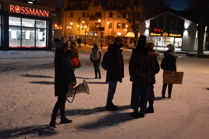 Lębork. Protestowali na placu Pokoju w sprawie aborcji. Radni z Lęborku i Łeby też. Padły mocne słowa