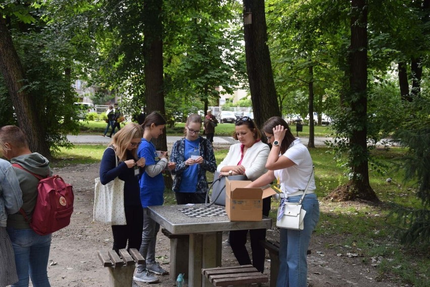 Paweł Stasiak wystąpił na koncercie dla Helenki w parku w Radomiu. Była zbiórka funduszy na pomoc dla dziewczynki. Zobacz zdjęcia