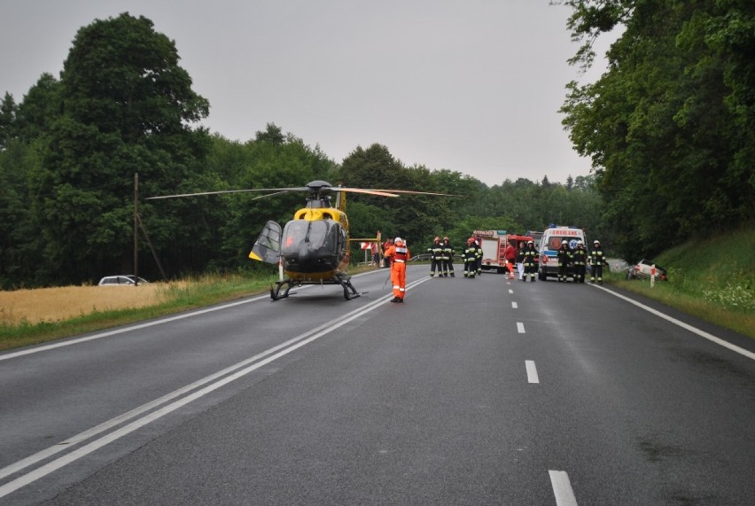 Wypadek w Bzowie. 6 osób trafiło do szpitala [ZDJĘCIA]