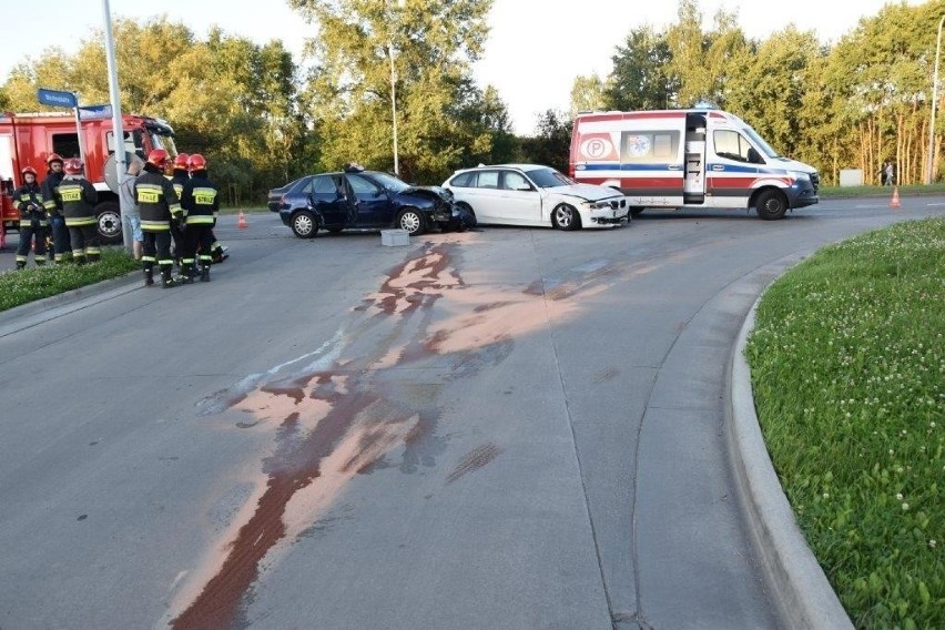 Tarnów. Wypadek na alei Jana Pawła II. Dwie osoby zostały ranne