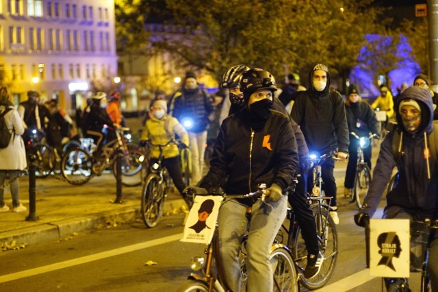 W czwartek, 5 listopada z placu Wolności w Poznaniu wyruszyła manifestacja... rowerowa. To kolejny dzień protestów po zaostrzeniu prawa aborcyjnego wyrokiem Trybunały Konstytucyjnego.