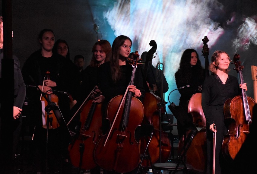 "Muzyczny Obraz" - przejmujący koncert muzyki filmowej z udziałem orkiestry symfonicznej odbył się w Człuchowie