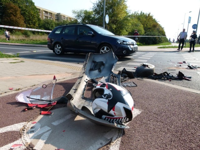 Wypadek motocyklisty na skrzyżowaniu Modrzewskiego i al. 800-lecia w Piotrkowie