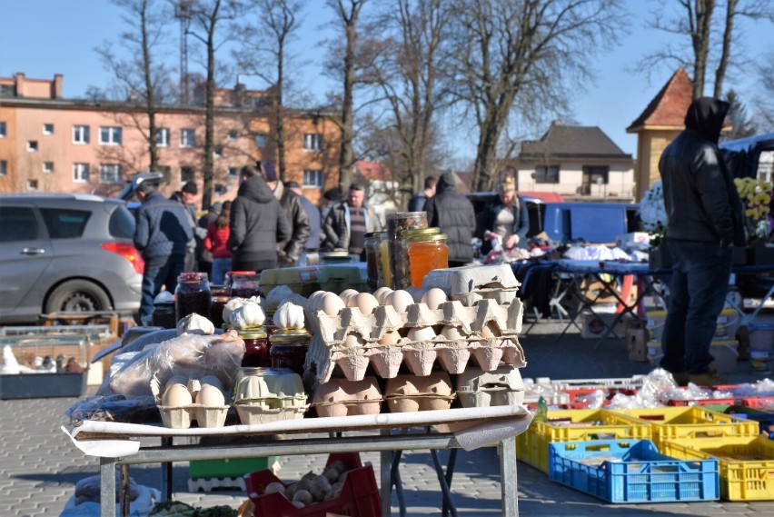 Niedziela handlowa w Sławnie - targowisko miejskie przy ul....