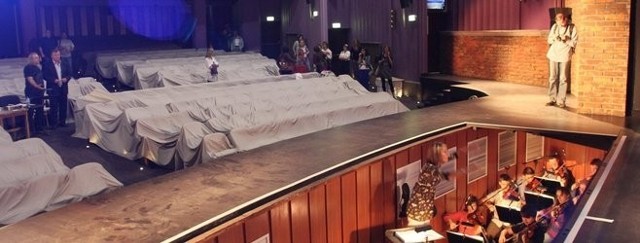 Artyści Teatru Muzycznego w Łodzi napisali apel do prezydent Zdanowskiej w sprawie budżetu na 2013 rok.