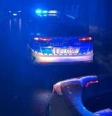 Wypadek w Goli koło Namysłowa. Kierowca busa nie zauważył mężczyzny, leżącego na drodze. Najechał go