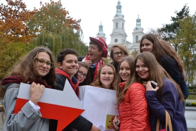 Wybory parlamentarne Radomsko 2015: Happening uczniów ZSG 7 w Radomsku