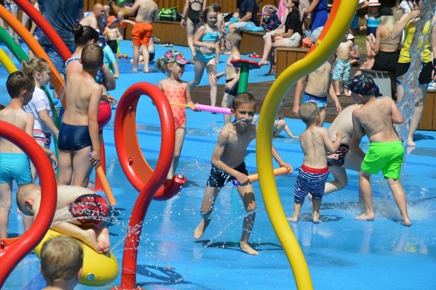 Tłumy w Wodnym Parku w Stalowej Woli, w niedzielę 19 czerwca. Piękna pogoda skusiła mieszkańców. Zobacz zdjęcia