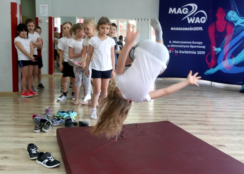 Mistrzowie promowali w szkole Mistrzostwa Europy w Gimnastyce Sportowej w Szczecinie [ZDJĘCIA, WIDEO]