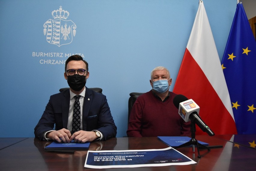 Burmistrz Chrzanowa Robert Maciaszek i Władysław Leśko z...