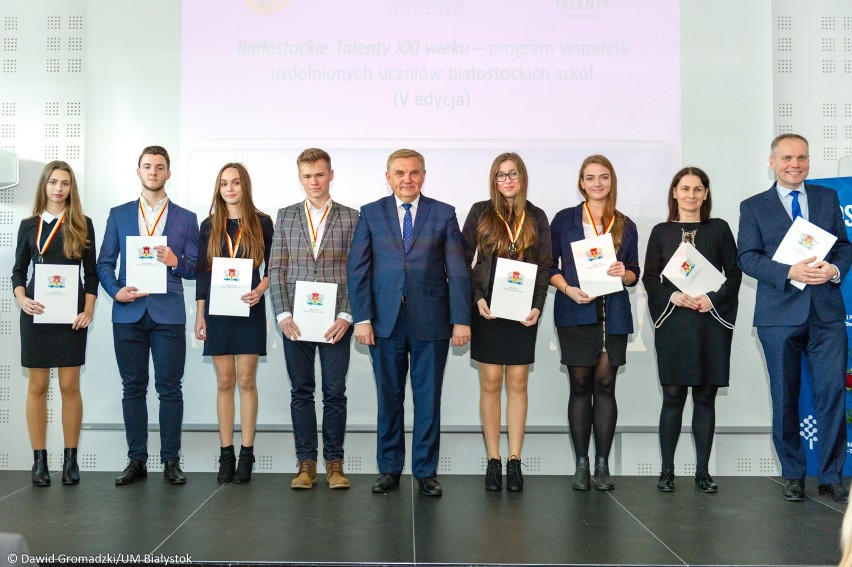 BPNT. Białostockie Talenty XXI wieku. 385 uczniów dostało pamiątkowe medale (zdjęcia)