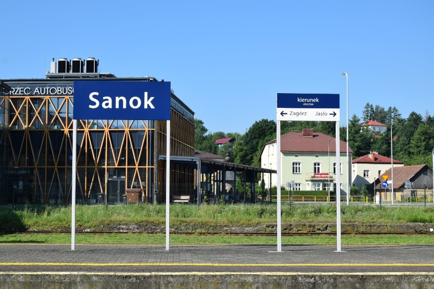 Pierwszy pociąg do Łupkowa wyjechał dzisiaj ze stacji w Sanoku. Mamy zdjęcia