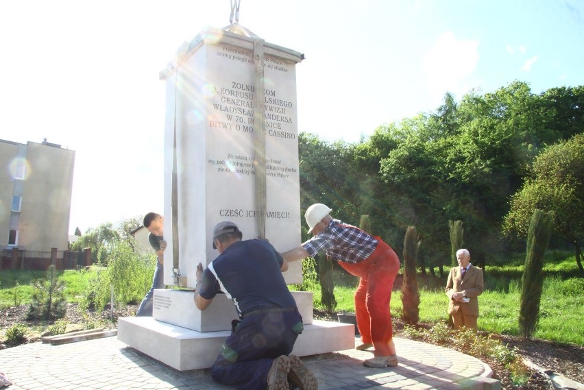 Pomnik Bohaterów Monte Cassino już stoi na Konstantynowie (ZDJĘCIA)