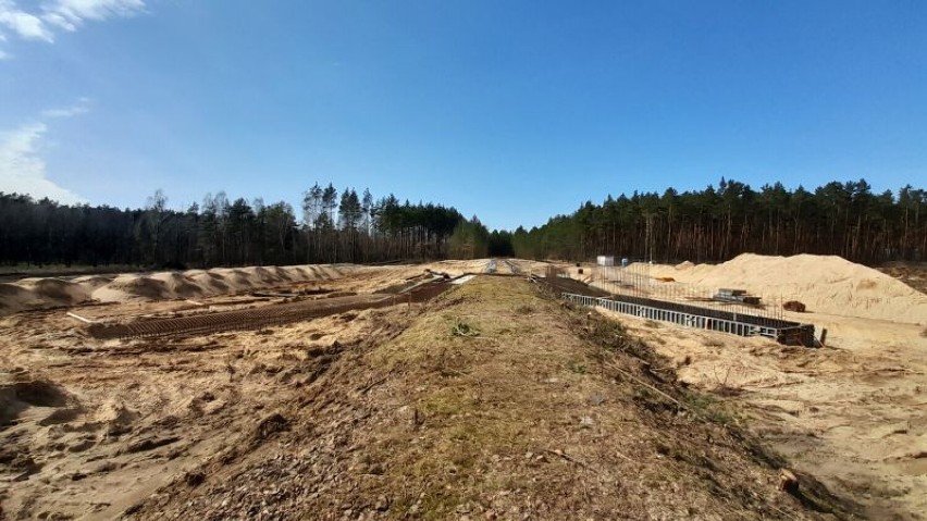 Budowa drogi ekspresowej S-6 w granicach Lęborka. Prace idą pełną parą
