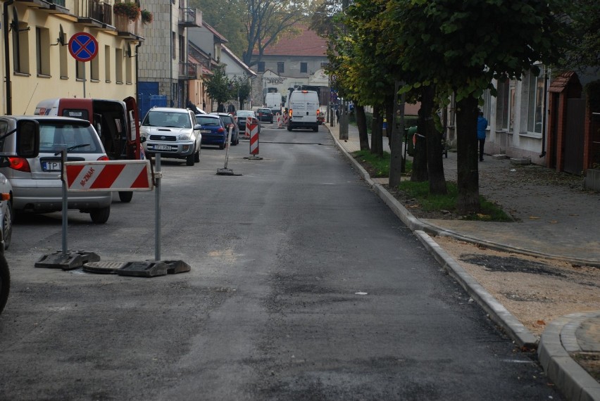 Ulica Klasztorna w Pińczowie w trakcie remontu.