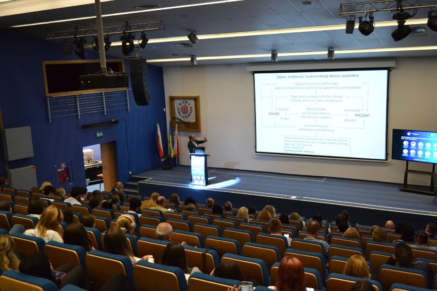 konferencja Kijowskiego Uniwersytetu Medycznego oddziału w Polsce w Katowicach