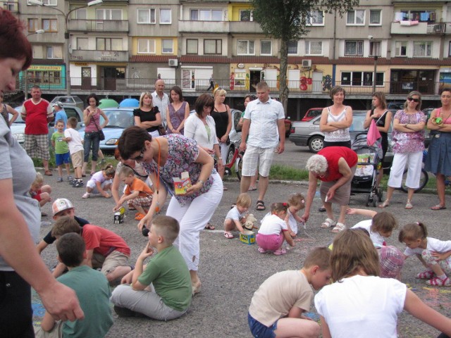 Dzień Dziecka na OsiedluŁęknice, festyn zorganizowany przez PKZ Klub Osiedlowy \"Pięterko\".