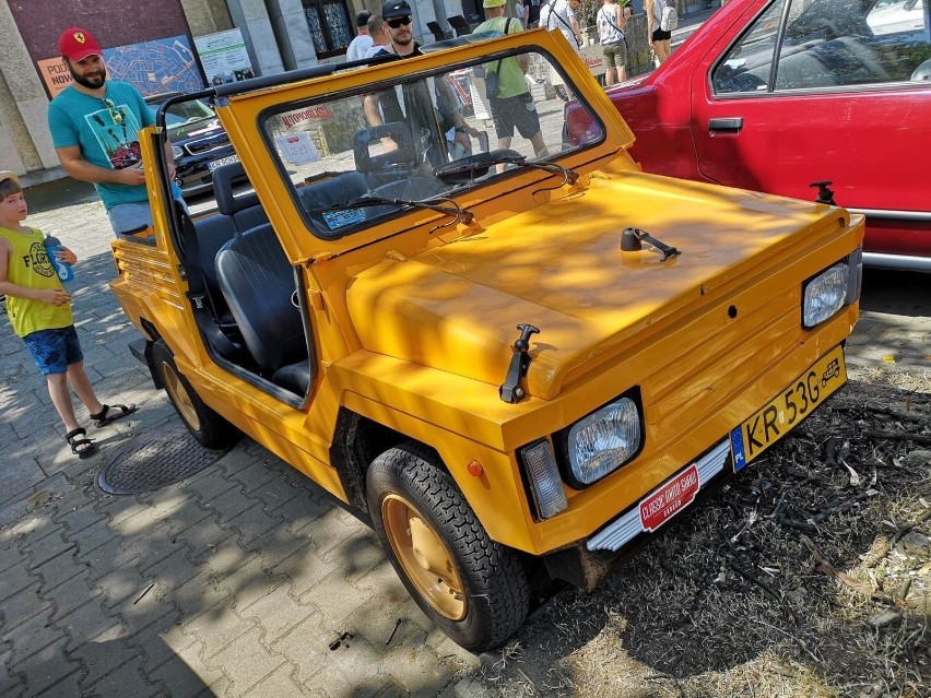 Fiat 126p, najpopularniejszy samochód w PRL-u  [ZDJĘCIA]