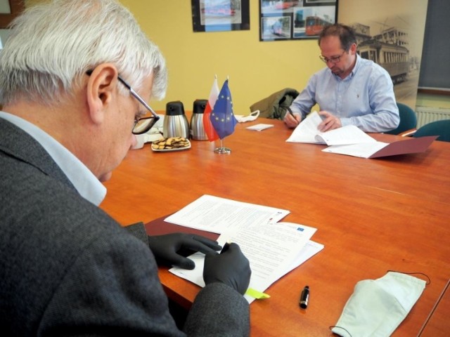 W czwartek 16 kwietnia w siedzibie spółki Tramwaje Śląskie S.A. podpisano umowę z generalnym wykonawcą prac modernizacyjnych ulicy Hajduckiej. Prace rozpoczną się w maju.