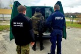 Policjanci z Brzeska zatrzymali nielegalnych migrantów. Samochodem przewoził ich obywatel Ukrainy. Sprawą zajęła się straż graniczna ZDJĘCIA
