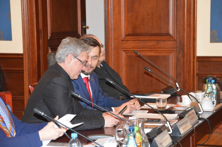 Budżet Głogowa na rok 2019 przyjęty. Opozycja zaniepokojona deficytem