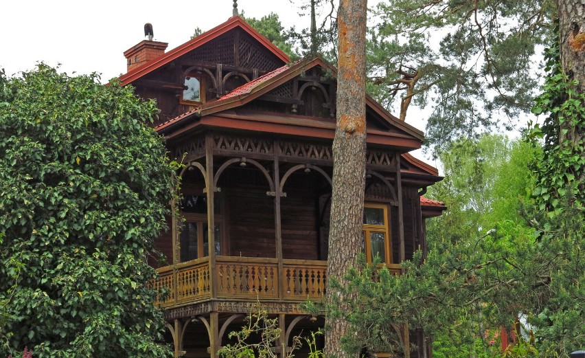 Willa Lodusieńska to piękny, drewniany dom znajdujący się na...