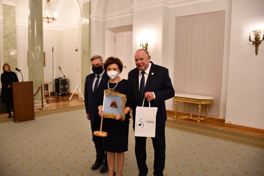 Leszek Lewoc, dyrektor Miejskiego Ośrodka Pomocy Rodzinie w Suwałkach nagrodzony przez minister polityki społecznej