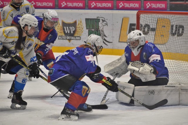 Półfinał ekstraklasy hokeistek: UKHK Unia Oświęcim - Polonia Bytom 1:9.