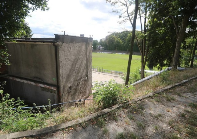 Obecny stadion przy ul. Bandurskiego swoje lata świetności ma dawno za sobą.