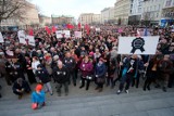 Protest kobiet w Poznaniu. W dniu swojego święta poznanianki pikietowały na pl. Wolności [ZDJĘCIA]