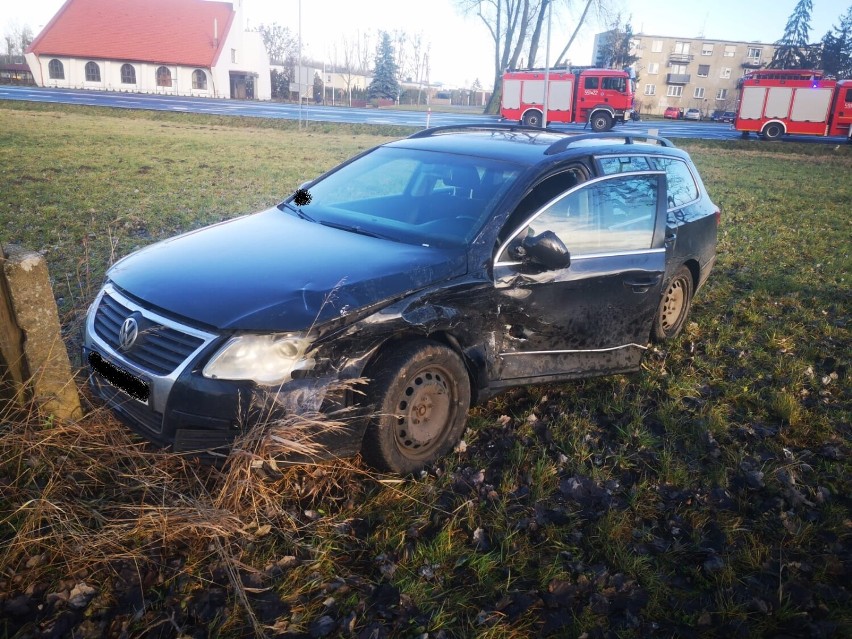 Gm. Szamotuły. Zderzenie samochodów w Pamiątkowie. Mundurowi apelują o rozwagę i ostrożność na drodze!