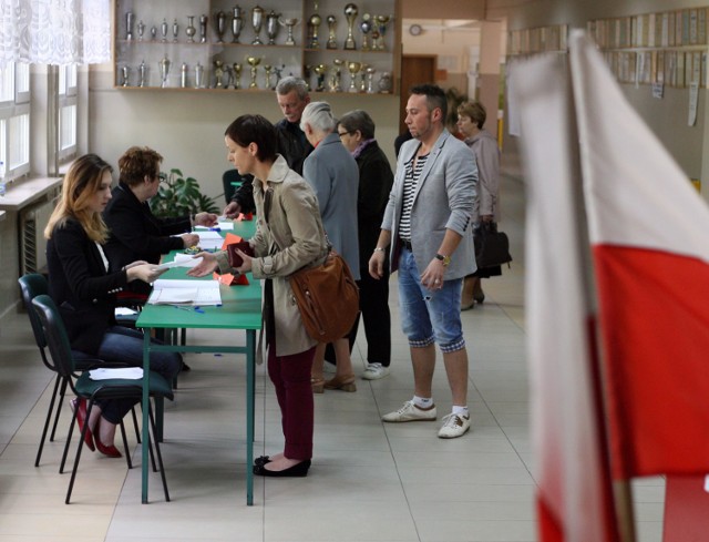 21 października Wybory Samorządowe 2018. Sprawdź, gdzie głosować w Chełmnie.

Zobacz także wideo: jak głosować poza miejscem zameldowania?


