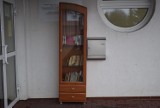 Jankowo Dolne. „Twoja Biblioteczka” stanęła przed szkołą. Można wypożyczać książki