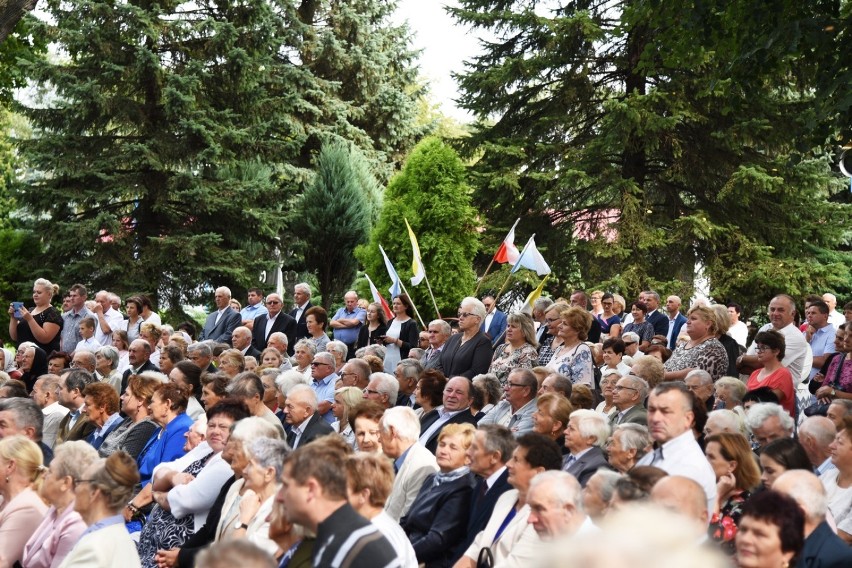 Tłumy mieszkańców na dożynkach parafialnych w Janowskim Sanktuarium. Zobacz zdjęcia!