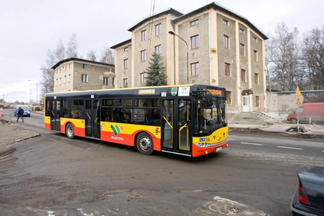 Dotychczas za kierownicą autobusów miejskich w Wałbrzychu, zasiadali tylko mężczyźni. Pani Anna otworzyła furtkę do pracy kierowcy autobusu również dla kobiet