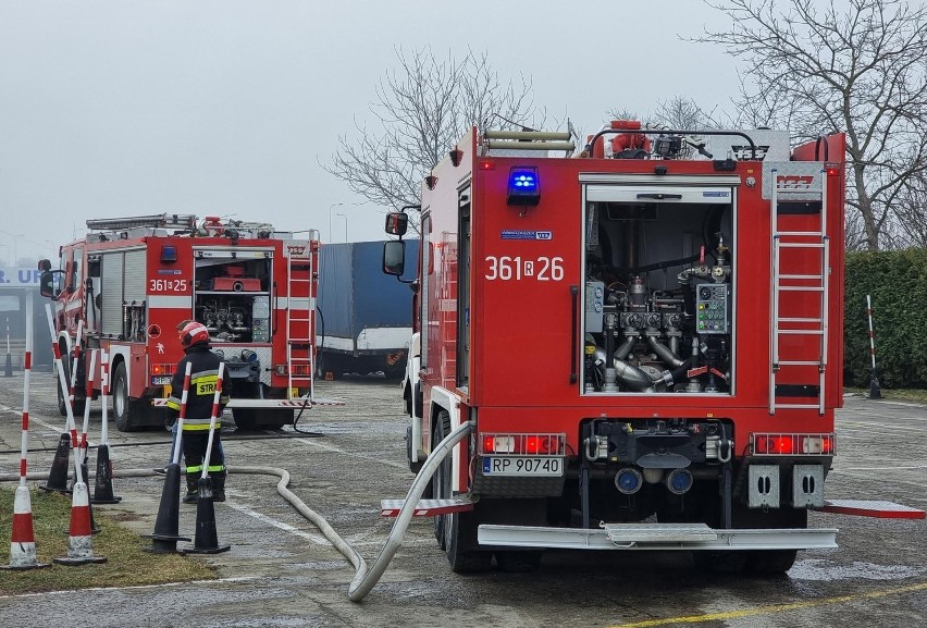 W Przemyślu spalił się garaż jednego z ośrodków szkolenia kierowców [ZDJĘCIA]