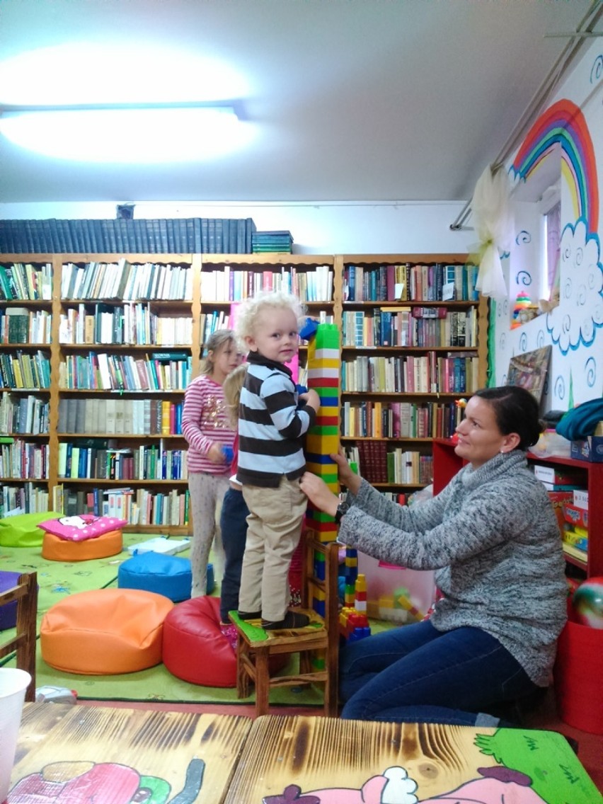 Dzieciaki w gostycyńskiej bibliotece czują się jak w domu [zdjęcia]