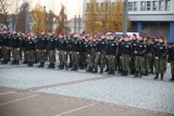  Chrzanów. Mieszkańcy wspólnie odśpiewali hymn. Samorządowcy złożyli kwiaty przed Pomnikiem Zwycięstwa i Wolności [ZDJĘCIA]