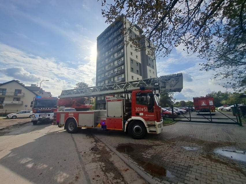 Dramatyczne sceny w centrum Kielc. W akcji pięć zastępów straży. Co się wydarzyło?