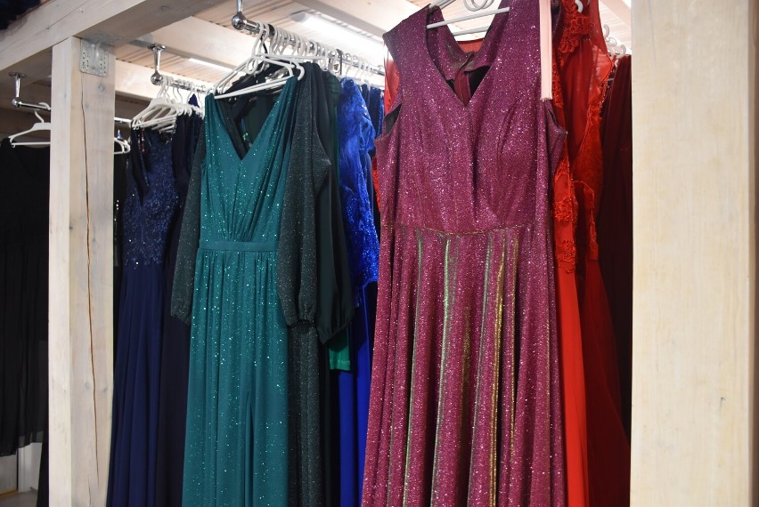 Raj dla kobiet: wypożyczalnia sukien w Gnieźnie. Suknie karnawałowe wypożyczysz nawet za 50 zł! Do wyboru tysiąc strojów [FOTO]