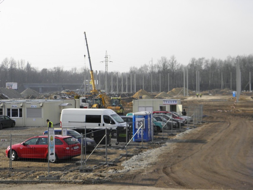 Stoją już słupy konstrukcyjne nowego centrum logistycznego w Milowicach