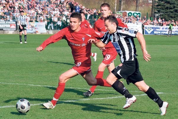 Mateusz Kamiński (z lewej) wiosną grał w Górniku Zabrze, będąc wypożyczonym z Polonii Bytom