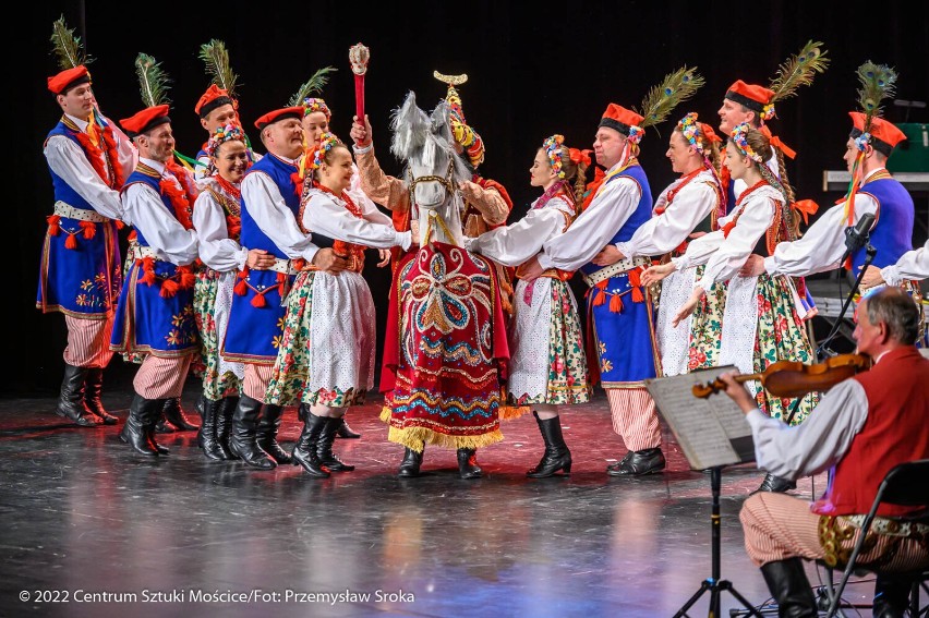 Tarnów. Wspaniały koncert w Centrum Sztuki Mościce. 150 artystów zaśpiewało i zagrało dla Ukrainy.[ZDJĘCIA]